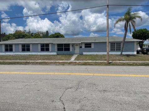 220 8th Street Lake Park FL 33403