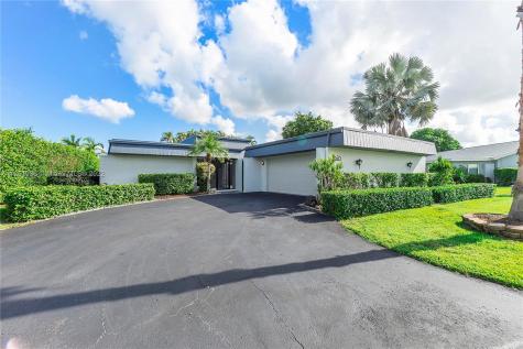 4909 Holly Drive Tamarac FL 33319