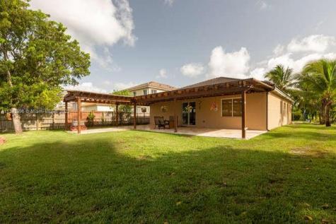 2098 SE 19th Street Homestead FL 33035