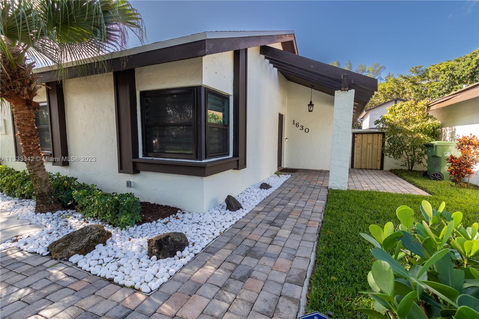 1630 E Sandpiper Circle Pembroke Pines FL 33026