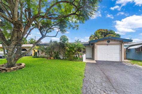 8590 NW 15th Street Pembroke Pines FL 33024