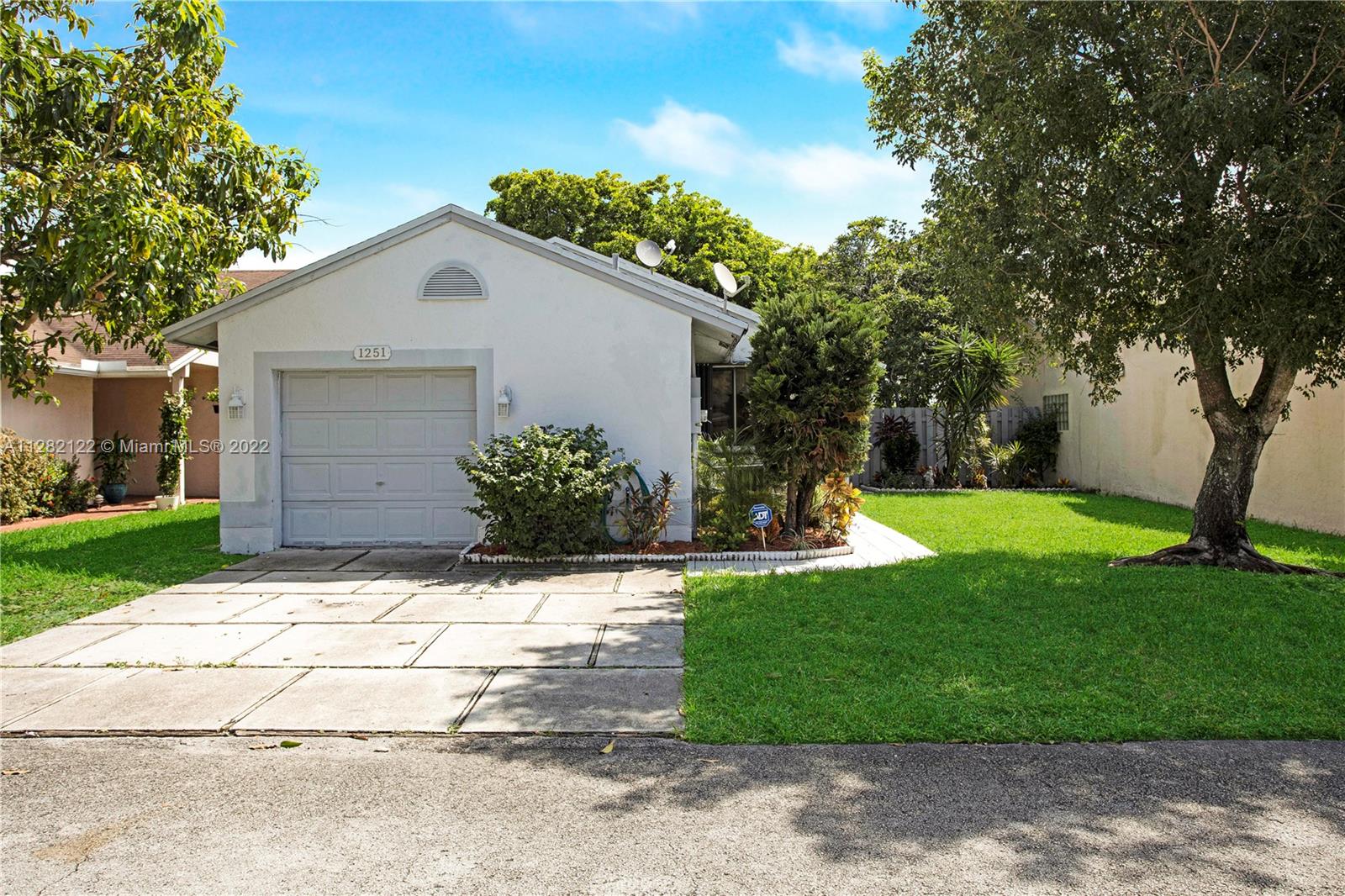 1251 SW 109th Avenue Pembroke Pines FL 33025