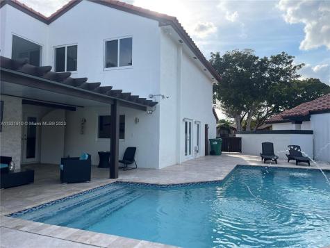 6305 NW 174th Terrace Hialeah FL 33015