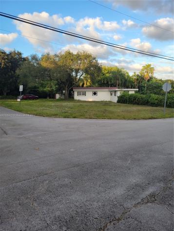 7525 SW 72nd Court Miami FL 33143