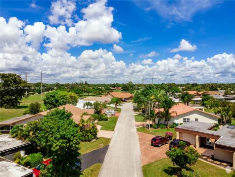 4712 Holly Drive Tamarac FL 33319