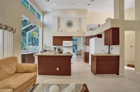 10007 NW 5th Street Plantation FL 33324