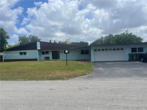 6828 SW 14th Street Pembroke Pines FL 33023