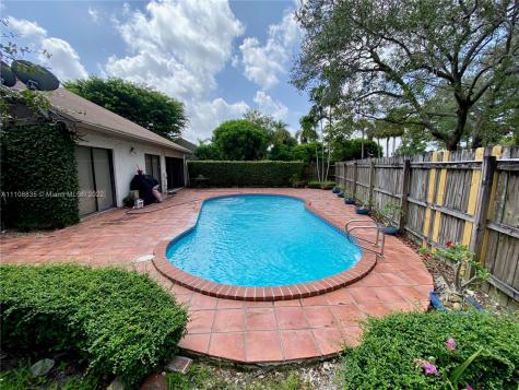 9659 SW 74th Street Miami FL 33173