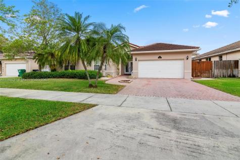 15841 SW 151st Terrace Miami FL 33196
