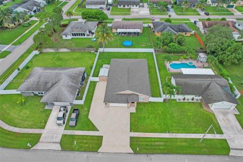 182 Cordoba Circle Royal Palm Beach FL 33411