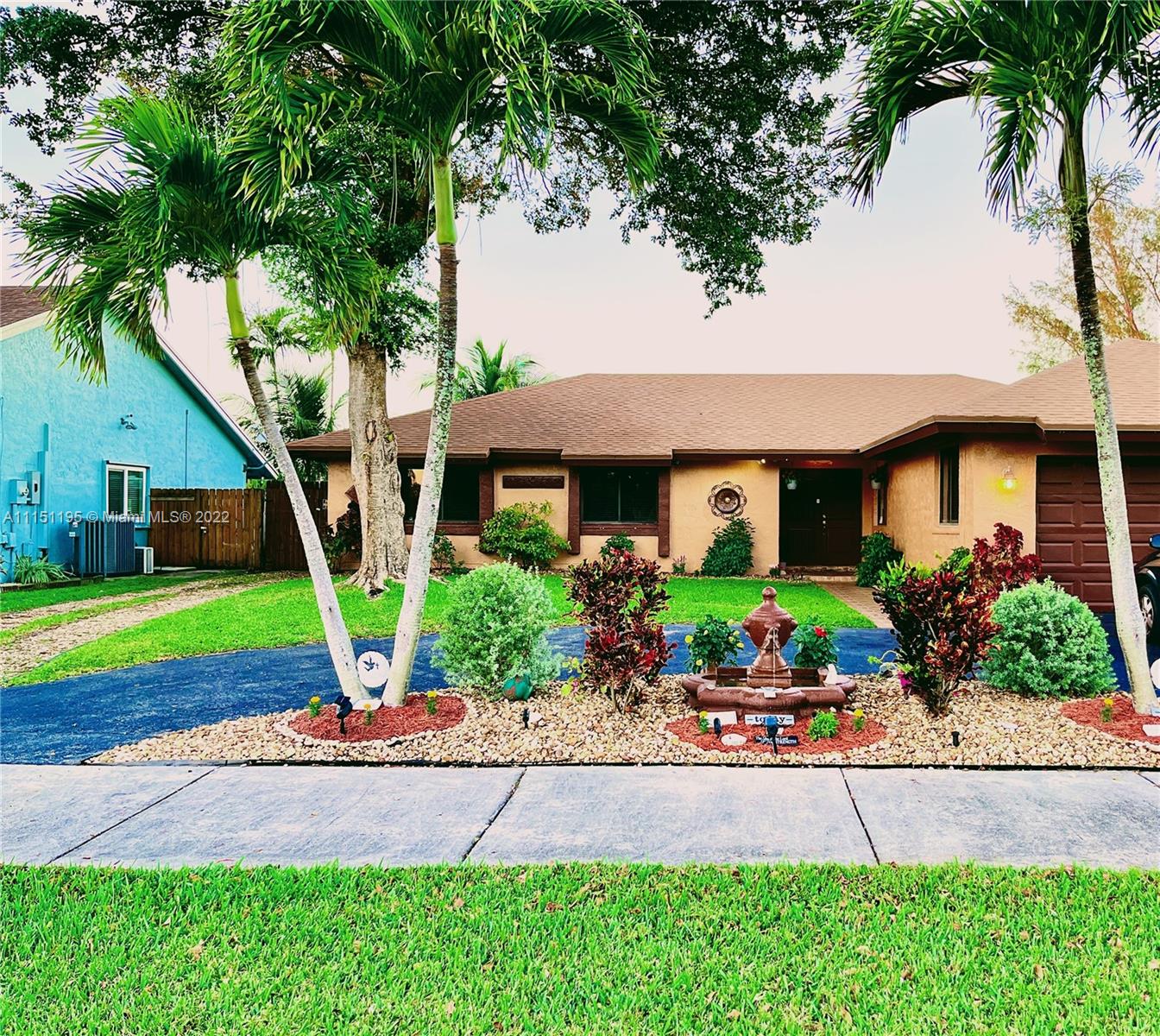 9921 SW 7th Street Pembroke Pines FL 33025