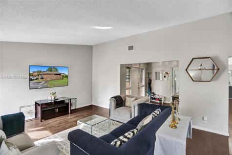 6198 Laurel Lane Tamarac FL 33319
