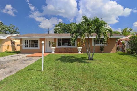 7841 NW 10th Street Pembroke Pines FL 33024