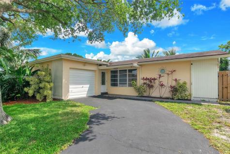 8960 NW 8th Street Pembroke Pines FL 33024