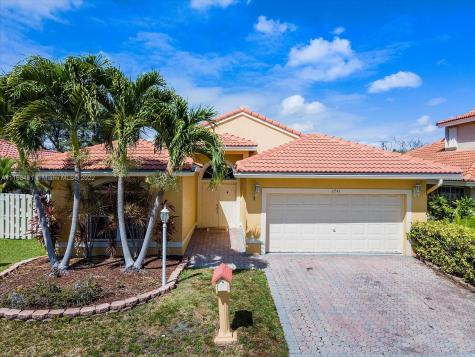 11541 SW 10th Street Pembroke Pines FL 33025