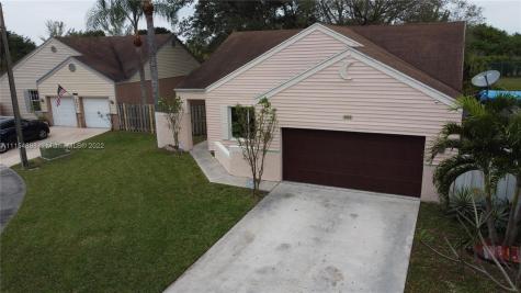 1031 SW 85th Avenue Pembroke Pines FL 33025