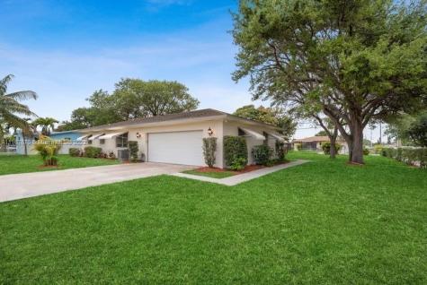 4211 SW 27th Street West Park FL 33023