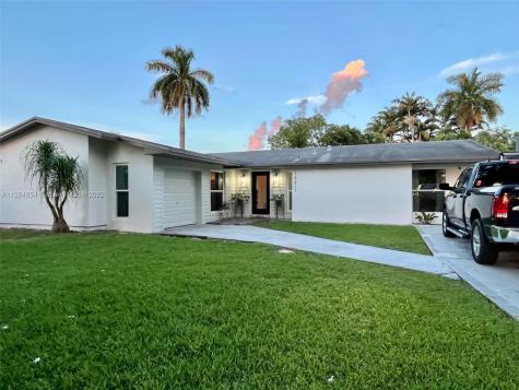 18611 SW 93rd Place Cutler Bay FL 33157