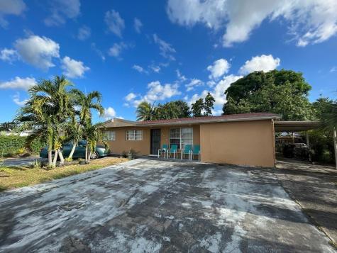 4832 NW 171st Terrace Miami Gardens FL 33055