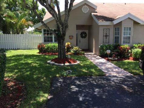 11160 SW 11th Place Davie FL 33324