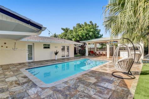18632 SW 93rd Court Cutler Bay FL 33157