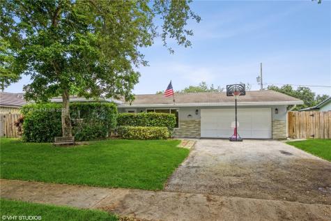 5006 SW 89th Avenue Cooper City FL 33328