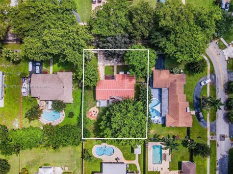 613 Garden Court Plantation FL 33317
