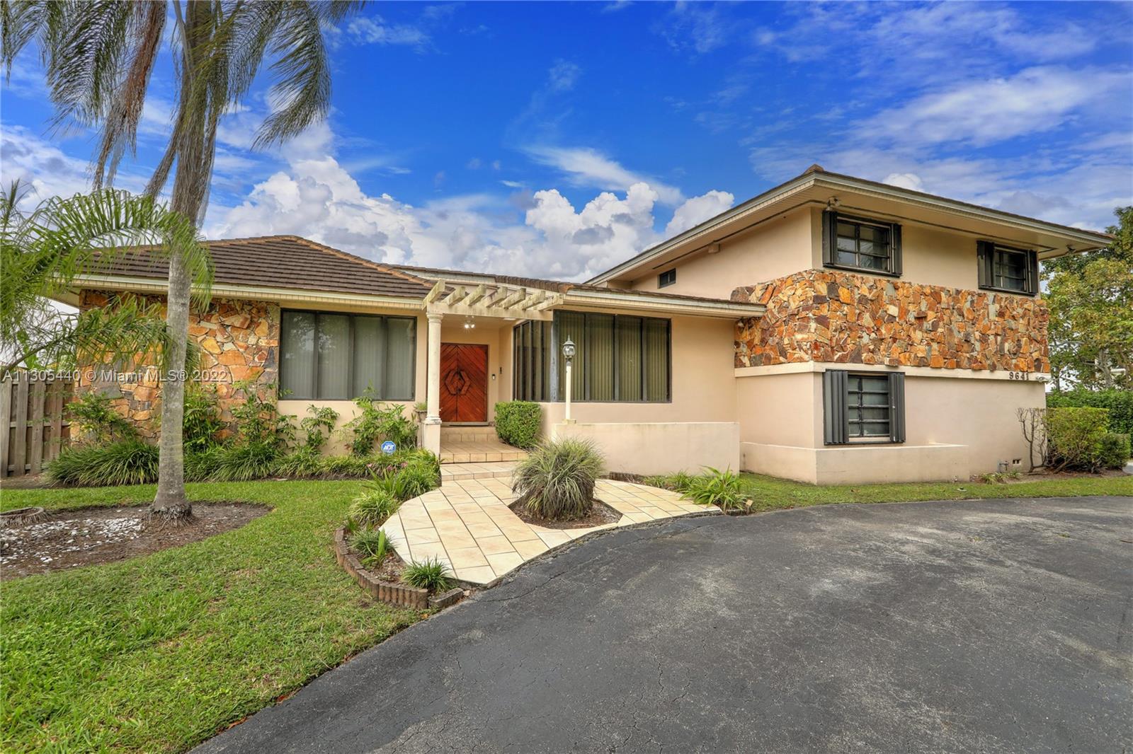 9641 W Calusa Club Drive Miami FL 33186