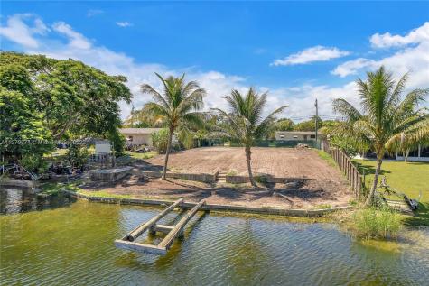 10905 Westwood Lake Drive Miami FL 33165