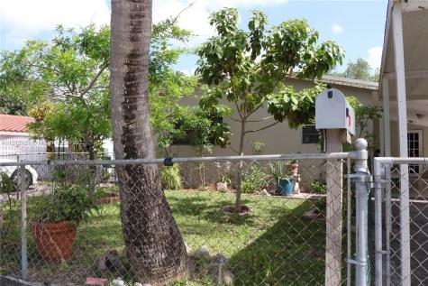 960 SE 4th Street Hialeah FL 33010