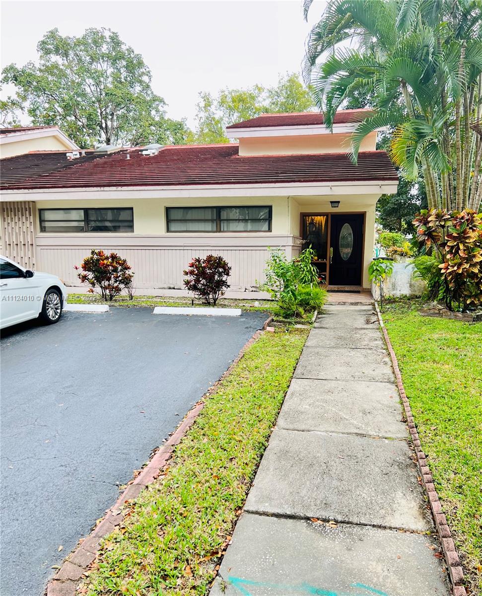 706 SW 88th Terrace Plantation FL 33324