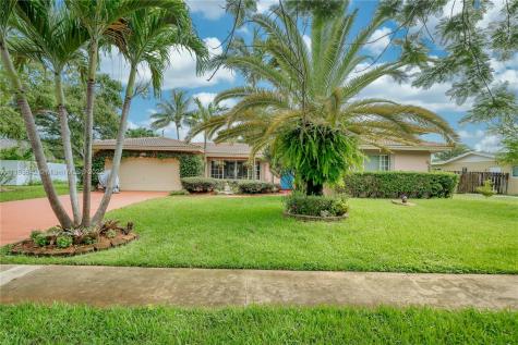 5681 SW 5th Street Plantation FL 33317