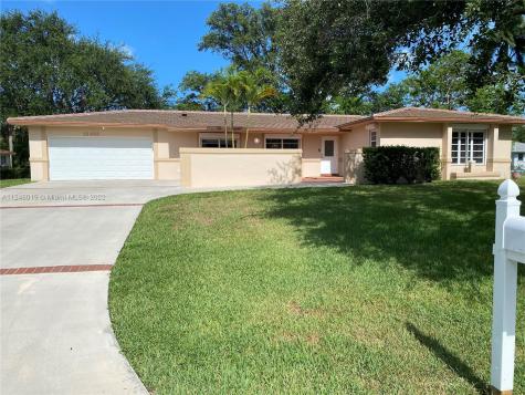 18455 SW 87th Court Cutler Bay FL 33157
