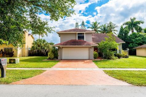 631 SW 96th Avenue Pembroke Pines FL 33025