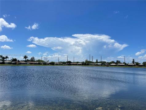 5304 Mirror Lakes Boulevard Boynton Beach FL 33472