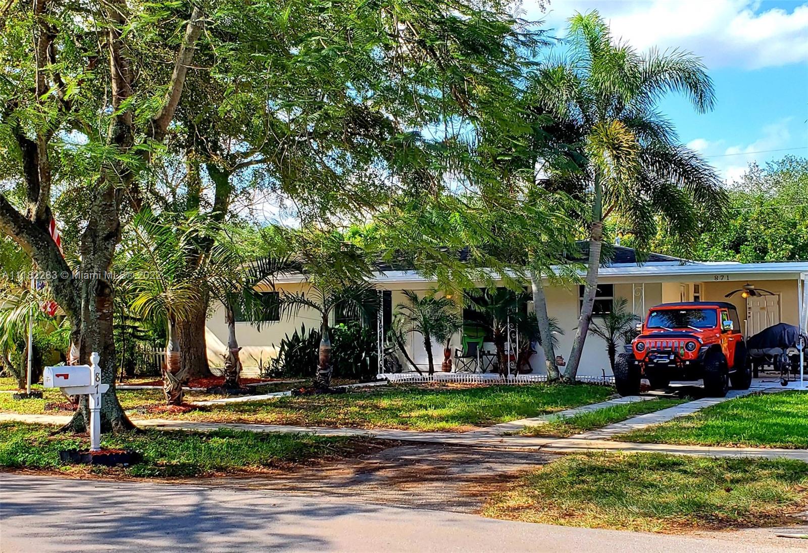 871 W Country Club Circle Plantation FL 33317