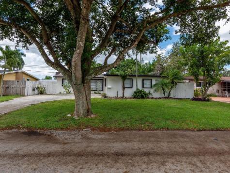 6760 Evans Street Hollywood FL 33024