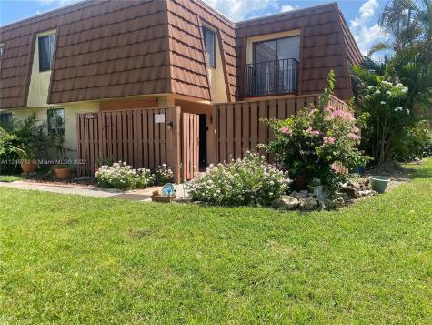 5256 Cedarbend Drive Fort Myers FL 33919