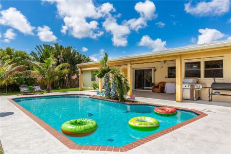 18443 SW 87th Place Cutler Bay FL 33157