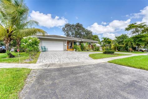 888 N Fig Tree Lane Plantation FL 33317