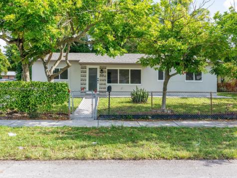 2465 NW 176th Terrace Miami Gardens FL 33056