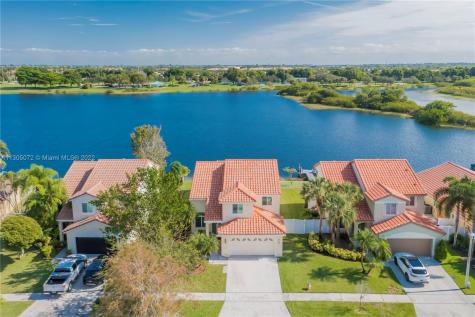 2011 NW 178th Terrace Pembroke Pines FL 33029