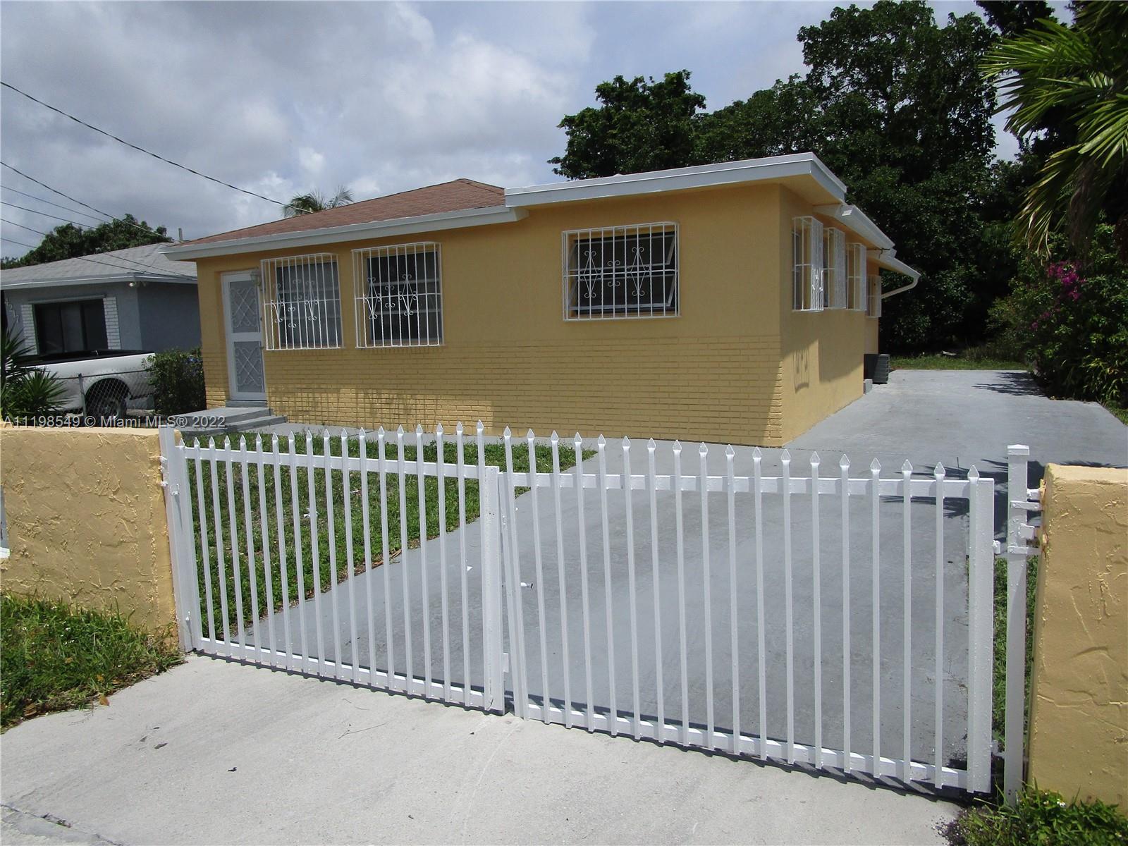 4213 SW 20th Street West Park FL 33023